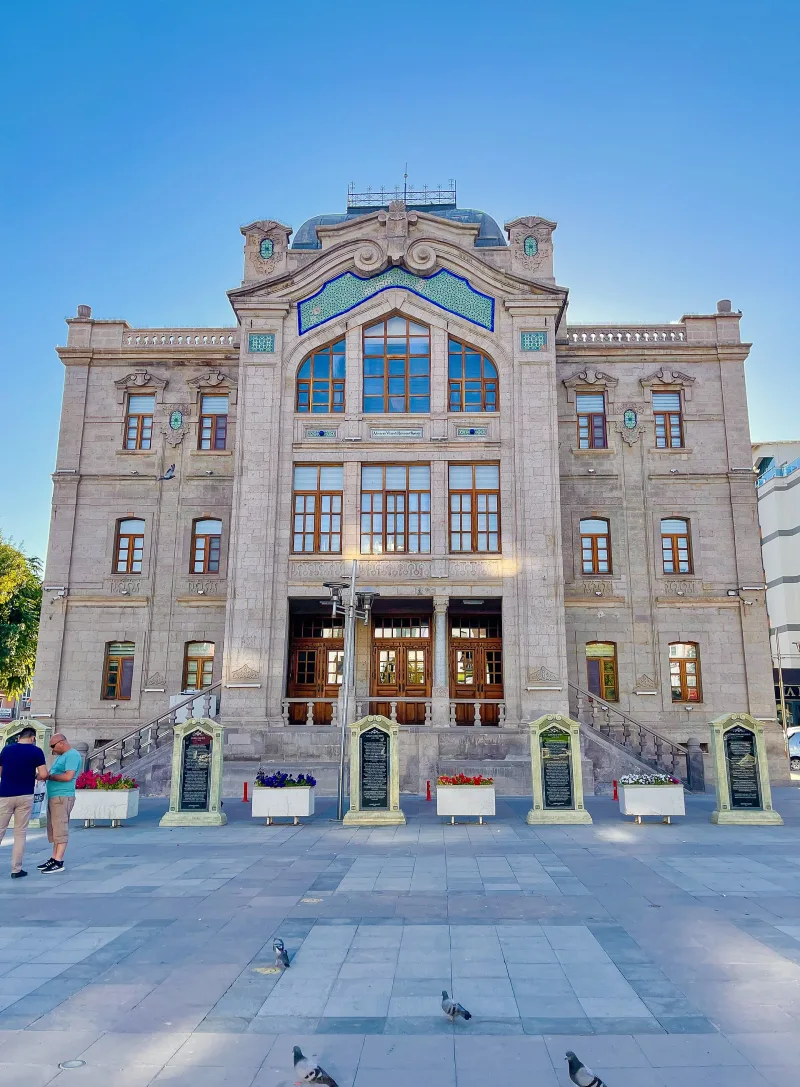 La Mezquita Roja de Aksaray (Eğri Minare): guía e historia