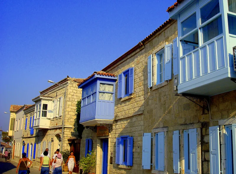 Алачаты (Alaçatı) — каменните улички и вятърът на Егейското крайбрежие