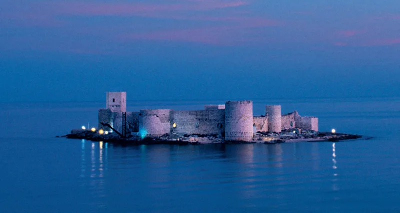 Corycus (Kızkalesi) — deux châteaux, l'un sur la côte et l'autre en mer, en Cilicie