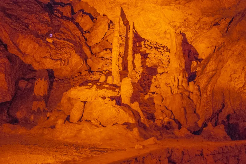 Jaskinia Insuyu (İnsuyu) — podziemne jeziora pod Burdur