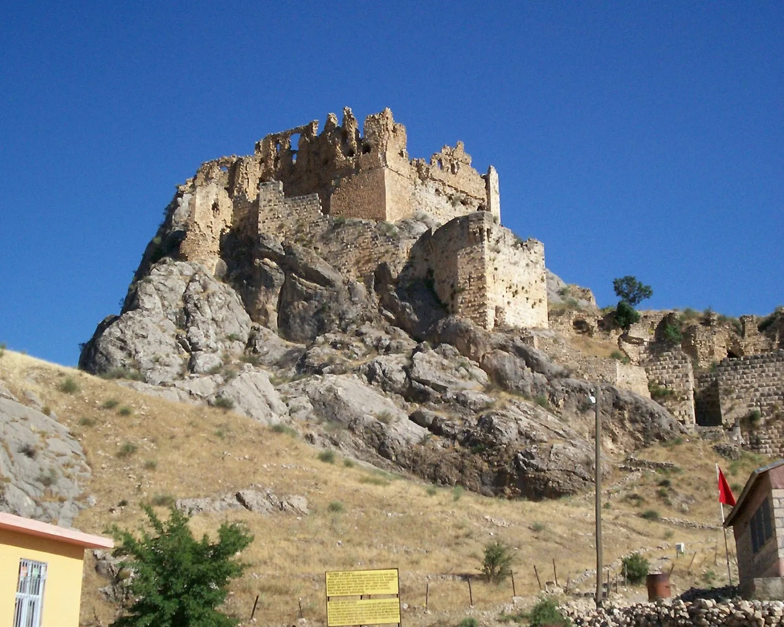 كاختا — بوابة السياحة إلى جبل نمرود وكوماغين