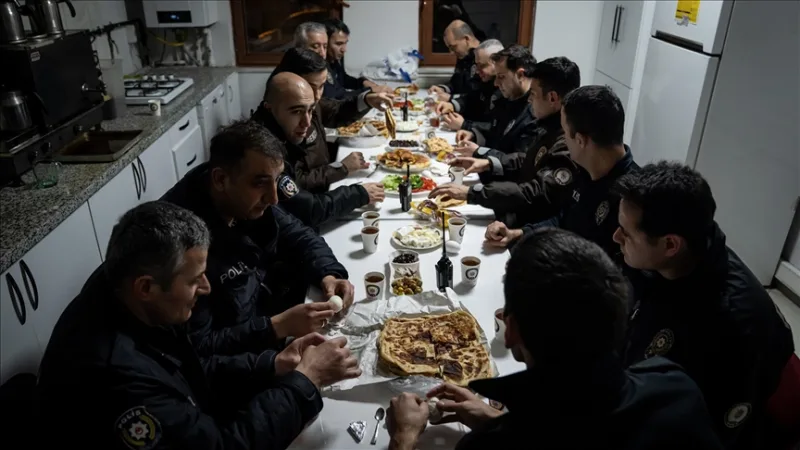 Los policías de Ankara tuvieron su primer sahur en el trabajo