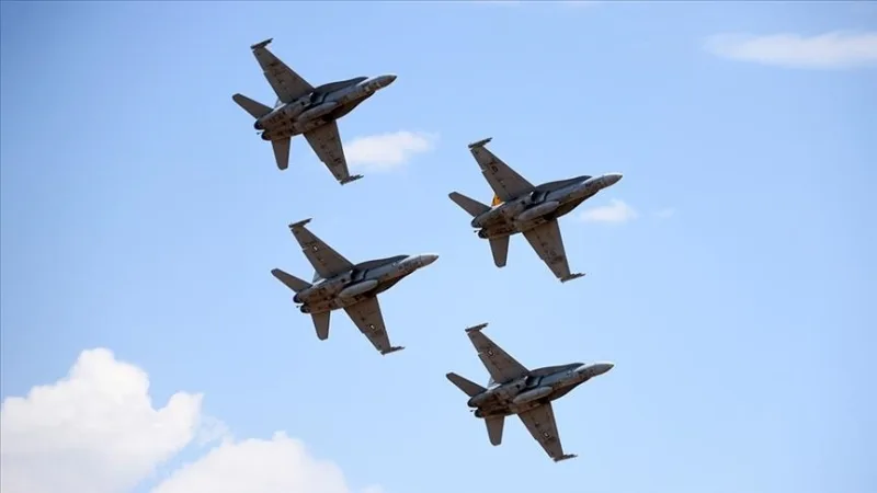 NYT: El ejército estadounidense evacua a cientos de soldados de la base qatarí de Al-Udeyd