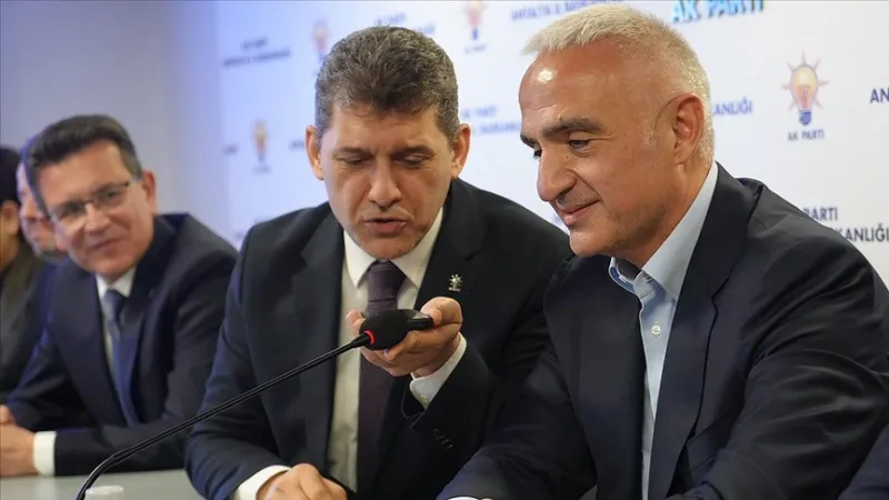 O Presidente Erdoğan trocou felicitações pelo telefonema com a secção do Partido AK em Antália