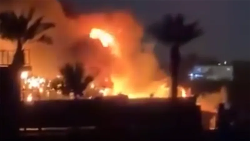 Deixou de arder um incêndio na base norte-americana alvo de um ataque em Bagdade