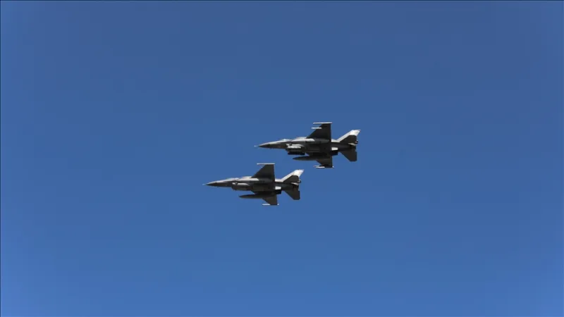V Edirne absolvovaly zkušební let stíhačky F-16 a bezpilotní letouny Bayraktar Akıncı