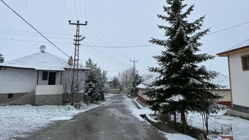 Er is sneeuw gevallen in de hoger gelegen gebieden van Çankırı en Karabük