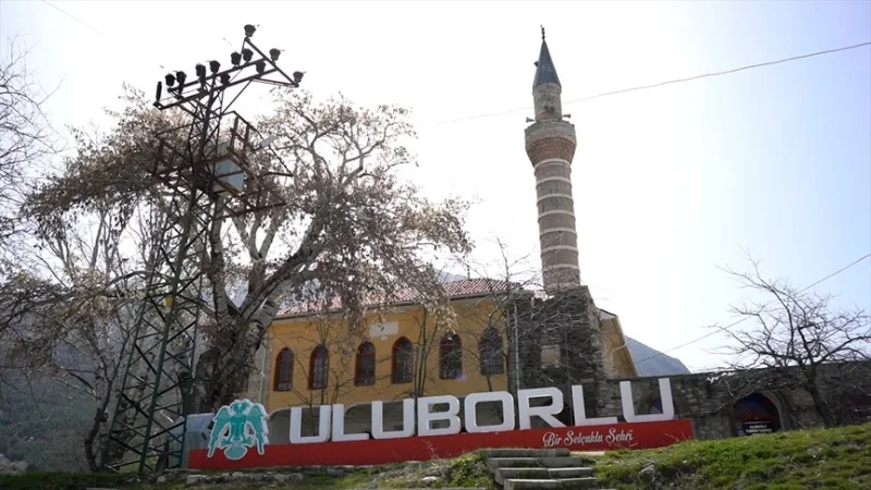 Una mezquita selyúcida de Isparta, con casi ocho siglos de antigüedad, resiste el paso del tiempo