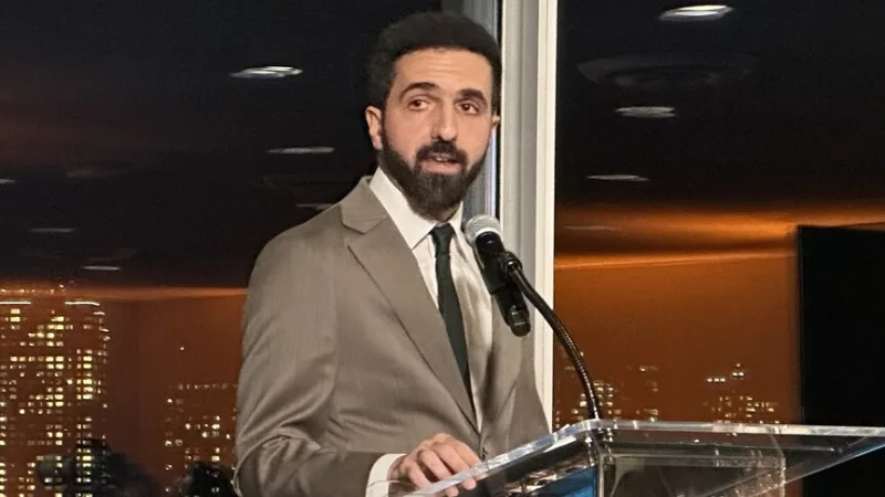 El representante permanente de Siria ante la ONU, Olabi, hace un llamamiento para que se detenga a los responsables de crímenes de guerra del régimen de Assad