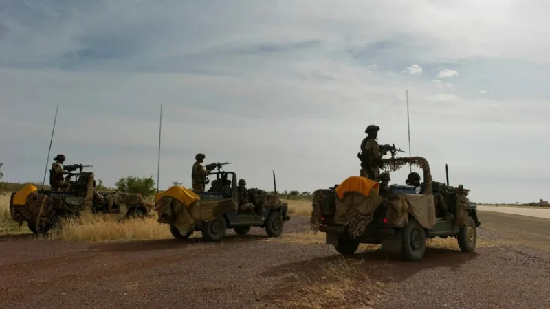 Malin armeija ilmoitti, että aseistetut ryhmät ovat tehneet hyökkäyksiä eri puolilla maata