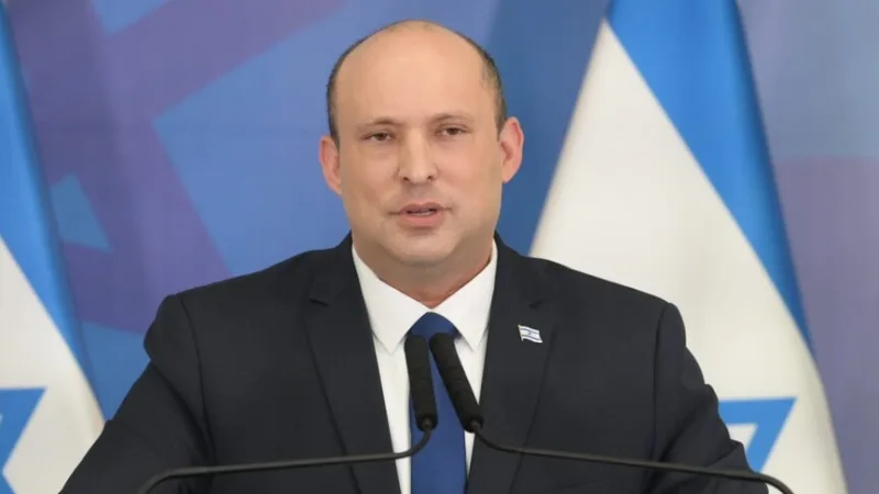 Bijušais Izraēlas premjerministrs Bennets piedalīsies vēlēšanās ar galvenā opozīcijas līdera izveidoto partiju „Kopā“