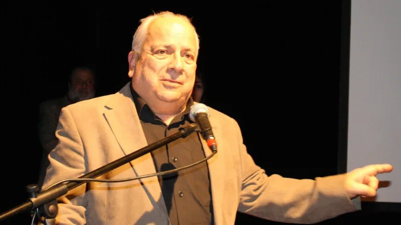 Teātra un kino skatuves smiekliem pilnā seja: Zeki Alasya